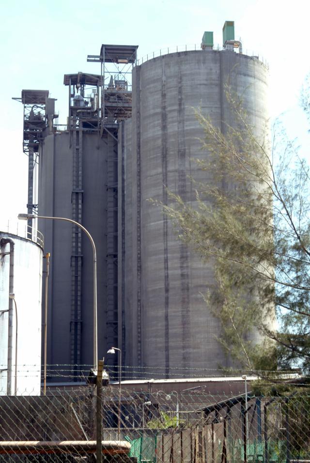 2 Nos 25,000 T Cement Silos at Teluk Ewa Jetty, Pulau Langkawi, Kedah