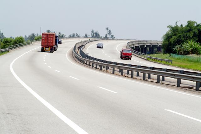 MRR II (Package 1)-Flyover A&B, Bridge Over Jalan Persekutuan, Ramp 8 & Sliproad 4 (Flyover L=806.0m, W=29.9m)