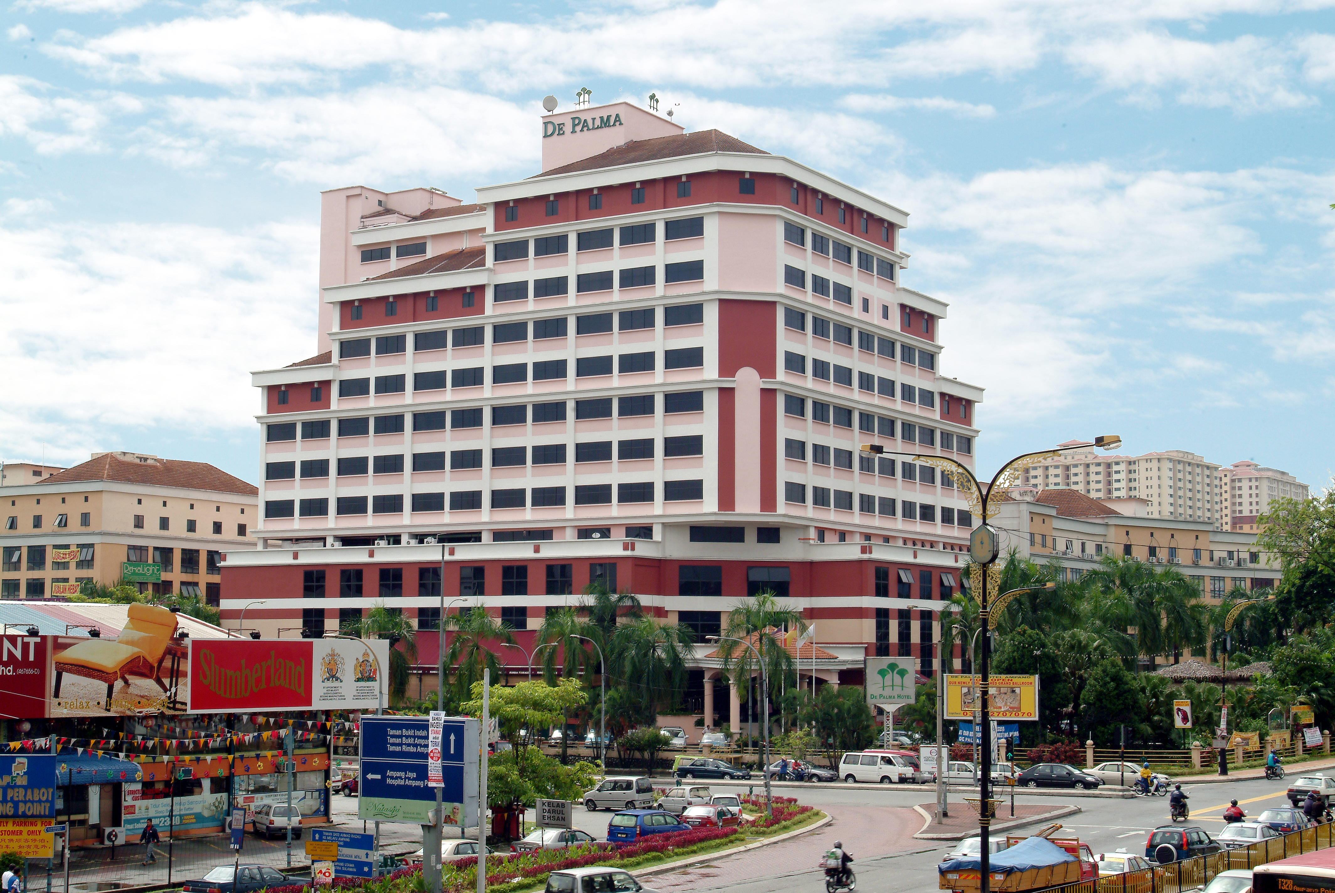 5 Blocks of Shophouses 5-8 Storeys and 1 Block 12-Storey Hotel