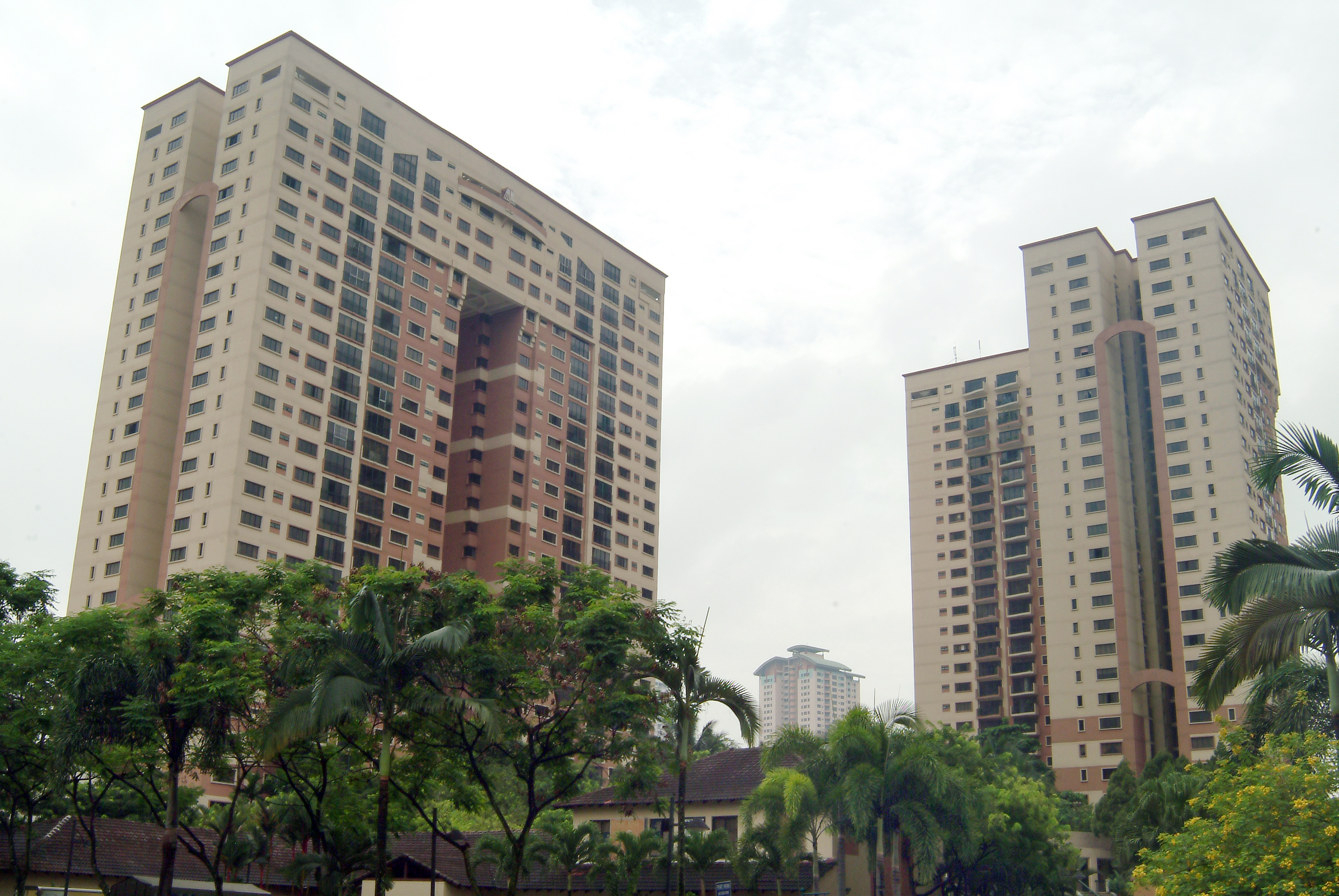2 Blocks Vista Kiara Condominium (405 Units), Carpark & Recreational Facilities